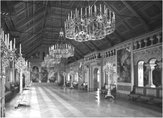 В певческом зале дворца мюнхенские художники изобразили сагу о Парцифале.