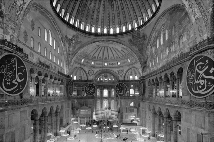 Интерьер собора Святой Софии в Константинополе.