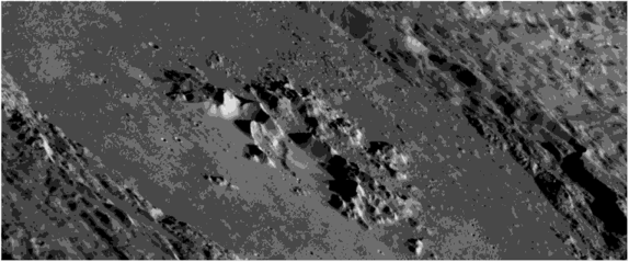 Фрагмент кратера Бетховен. Над гладкой равниной, образованной застывшей магмой, возвышаются элементы центральной горки кратера (Фото.