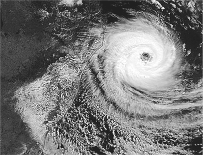 Возникновение тропического циклона.
