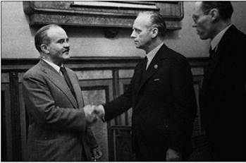 Срыв трехсторонних англо-франко-советских переговоров (июль — август 1939 г.).
