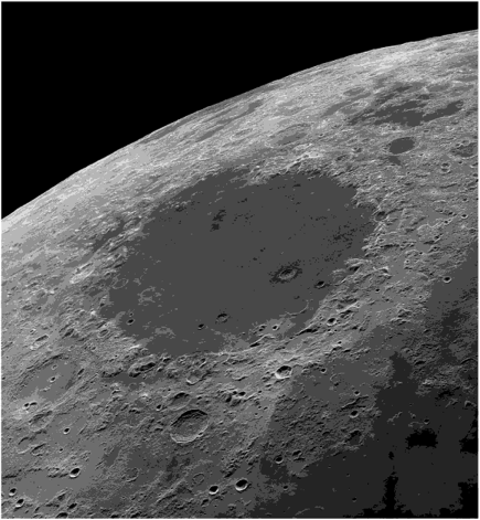 Округлая равнина из темной застывшей лавы — Море Кризисов на Луне (снимок Damian Peach).
