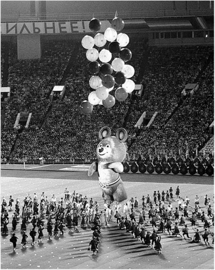 Церемония закрытия Олимпийских игр в Москве в 1980 г.