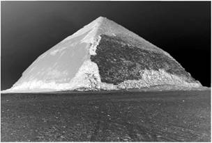 Ломаная пирамида в Дашуре.