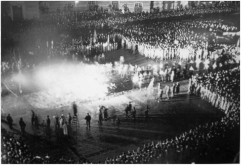 Сожжение книг в нацистской Германии. Фото.
