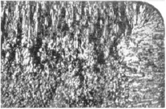 Излом 1500-кг слитка самозакаливающейся хромоникелевой стали в литом состоянии, показывающий все три зоны кристаллизации (Х2).
