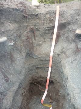 Погребенная антропогенно-нарушенная коричневая почва под 80-ти сантиметровым слоем гальки, Первая лагуна.