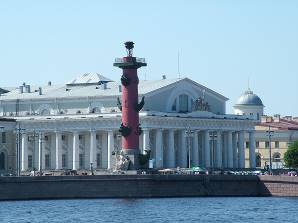 Здание Биржи - центральное строение архитектурного ансамбля стрелки Васильевского острова в Санкт-Петербурге.