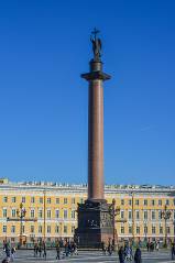 Александровская колонна - памятник в стиле ампир, находящийся в центре Дворцовой площади Санкт-Петербурга. Воздвигнута в 1834 году архитектором Огюстом Монферраном.