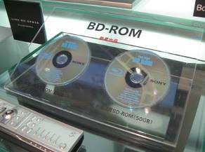 Образцы дисков BD-ROM емкостью 25 и 50 Гбайт.